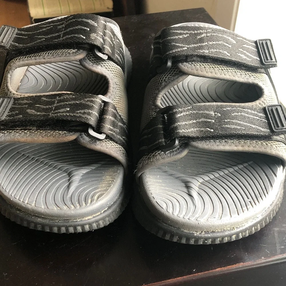 Kuailu gray slip on sandals size 8